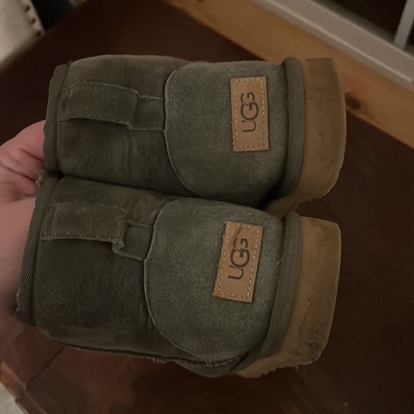Olive green mini uggs - Picture 6 of 6